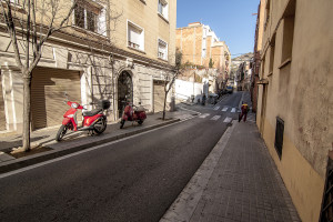 Streets uptown in direction to Park Guell